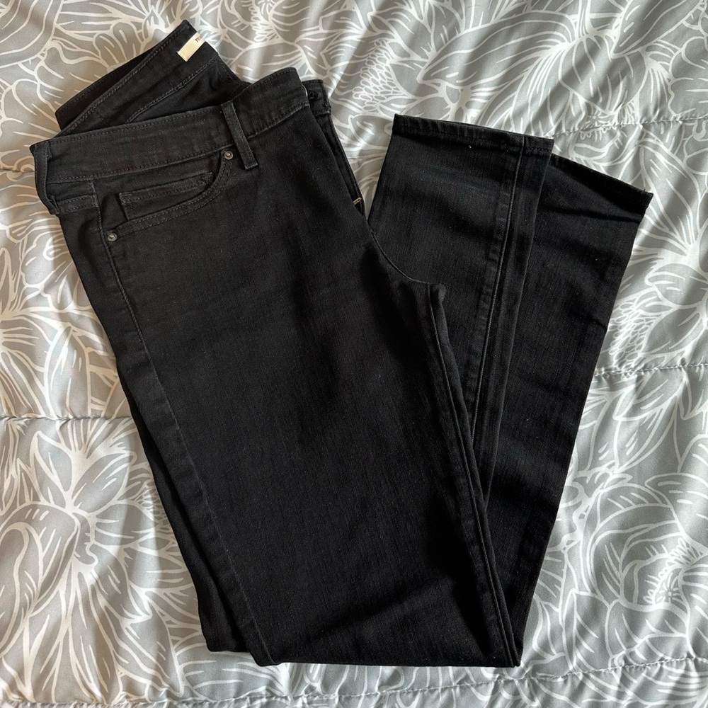 EUC Levi’s 711 Skinny Jeans size 29 x 28